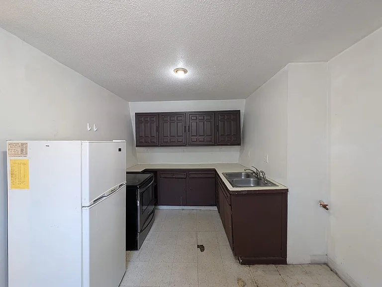 75 Baxter St #2 — Photo 4