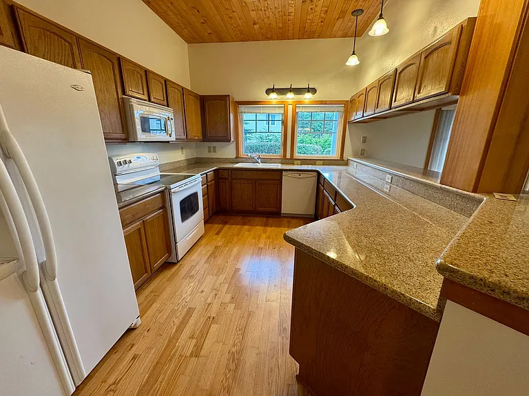 1311 Village Loop — Photo 7