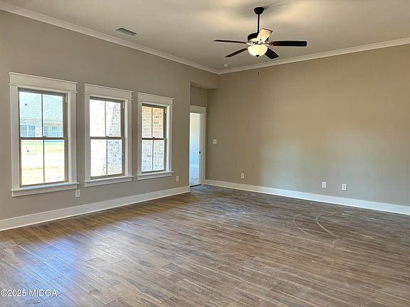 3rd image of 204 Willowbrook Ln