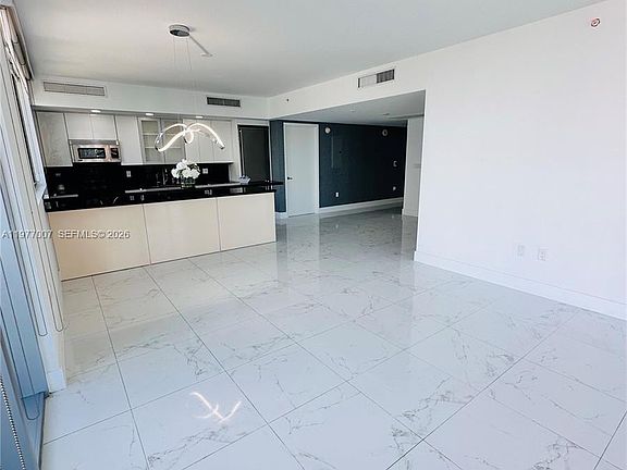 5th image of 92 SW 3rd St APT 3105