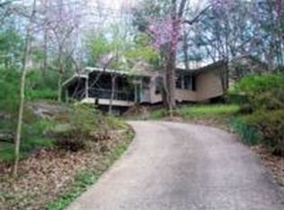 82 Village Rd, Franklin, NC 28734