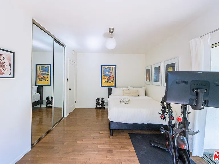 241 Rees St — Photo 36
