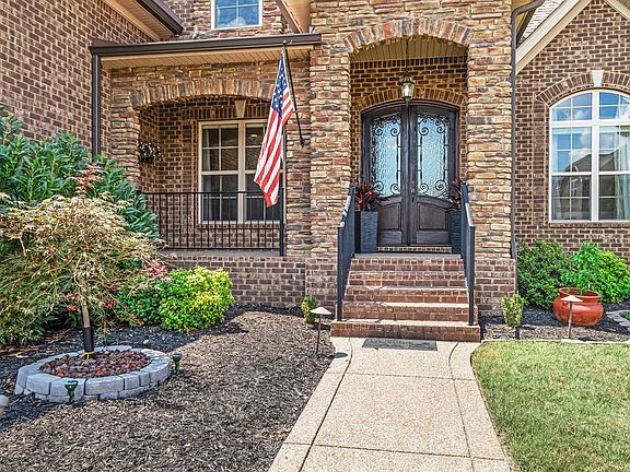 3rd image of 120 Fraser Pl