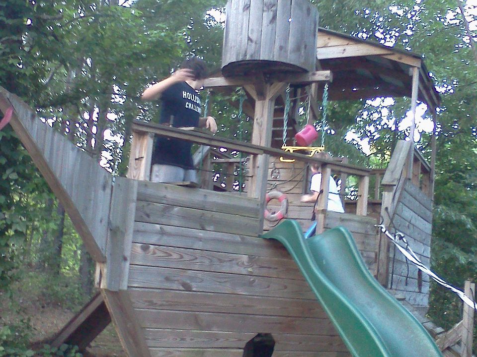 2 stories with fireman pole