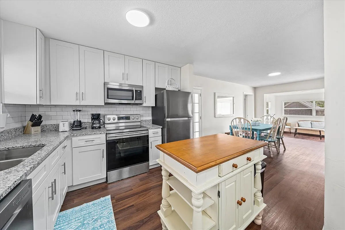 3 bed, 1448 sqft, $3,500 — Photo 3
