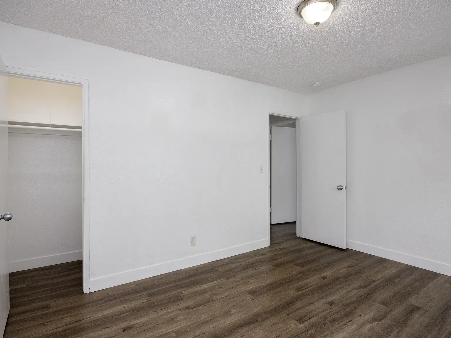 6021 Carlton Way — Photo 4