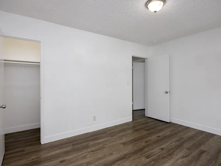 6021 Carlton Way — Photo 13