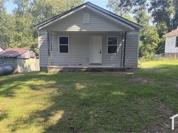 523 Oakwood Ave, Raeford, NC 28376