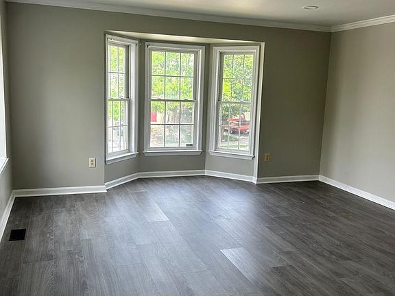 4th image of 923 Mercer Dr