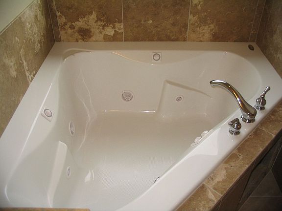 heated jacuzzi tub and seperate shower