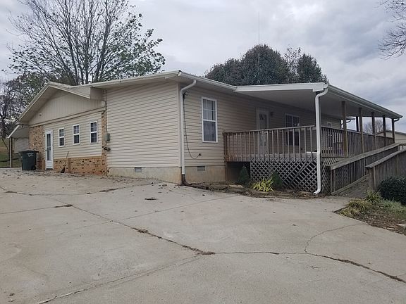 3rd image of 701 N Edgewood Dr