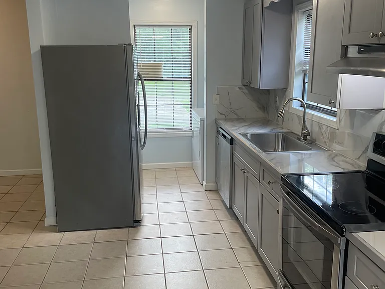 4475 Longley Ln — Photo 23