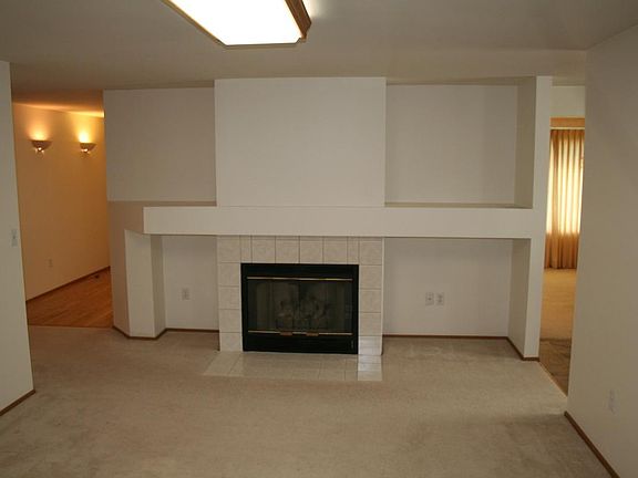 2nd image of 613 Cherry St E