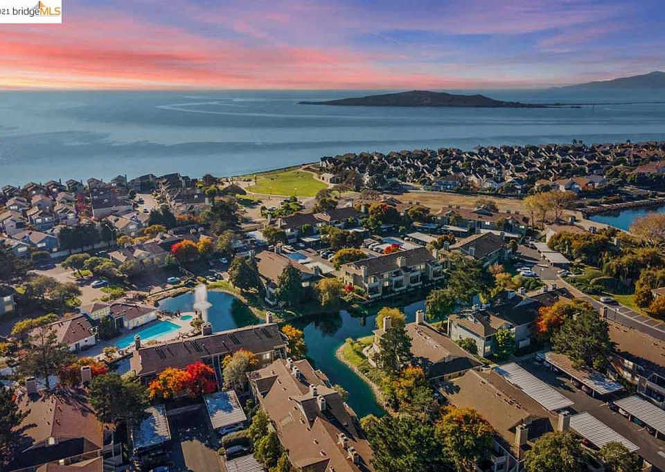 1st image of 5 Lakeshore Ct