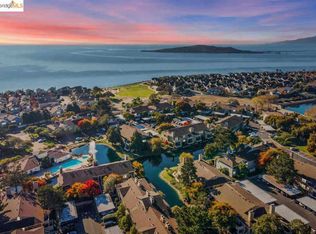 5 Lakeshore Ct, Richmond, CA 94804