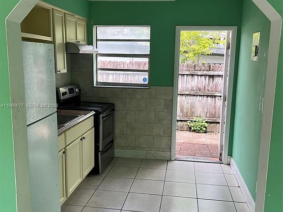 3rd image of 1013 Foster Rd #1