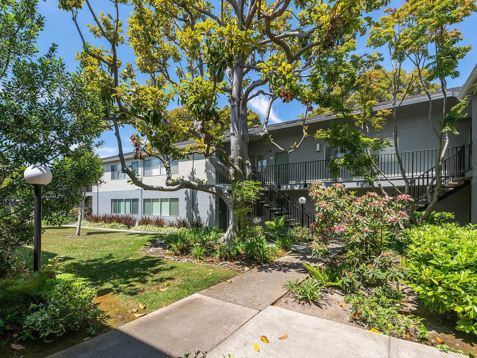 Wavecrest/Lanai Apartments — Photo 3