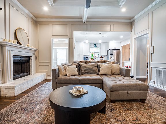 4th image of 406 Whispering Hills Dr