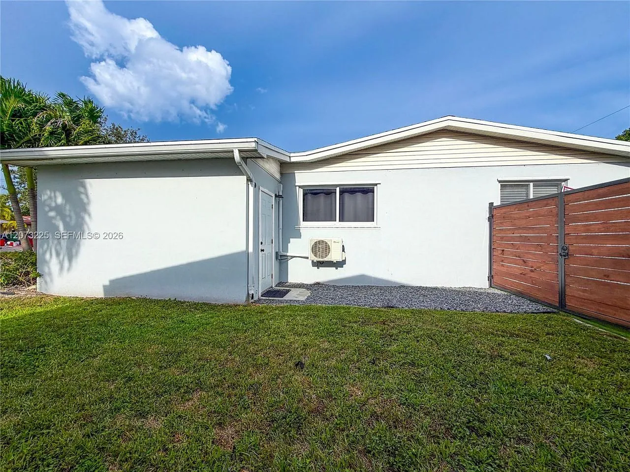 Studio, 1.0 bath, 222 sqft, $1,350 — Photo 2