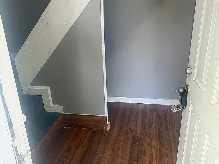 221 College St #3 — Photo 8