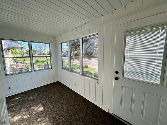 3rd image of 1504 Riverside Blvd