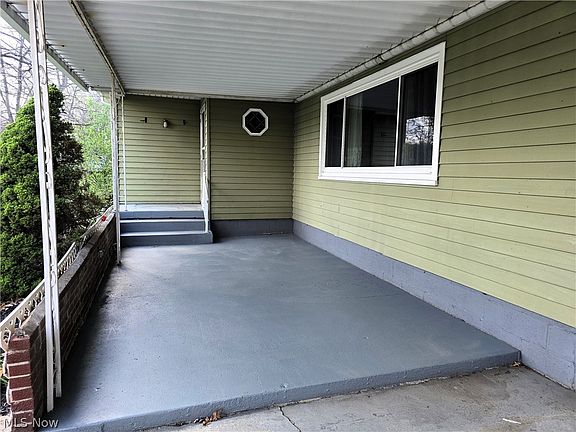 3rd image of 3839 Valacamp Ave SE