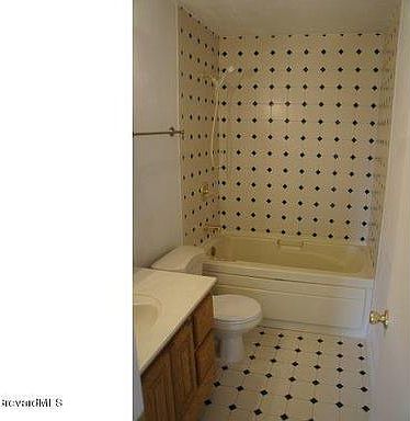 5th image of 601 S Gardenia Dr