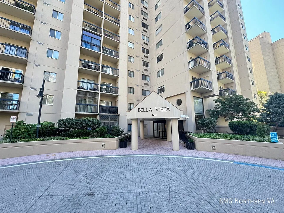 1211 S Eads St #203