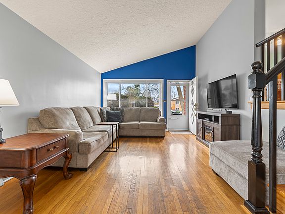 4th image of 216 N Lombard Ave