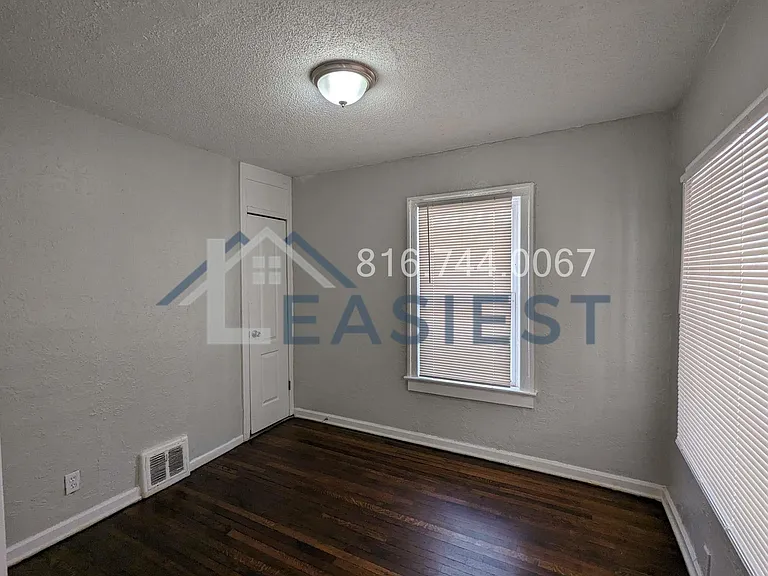 142 N Belmont Blvd — Photo 11