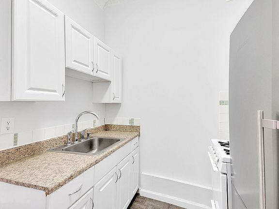 3rd image of 75 E 2nd St #1L