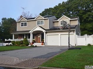 96 Ward St, West Islip, NY 11795