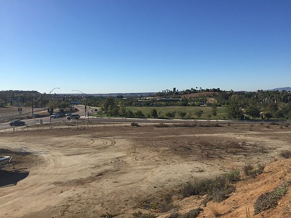 5th image of 2167 N Santa Fe Ave