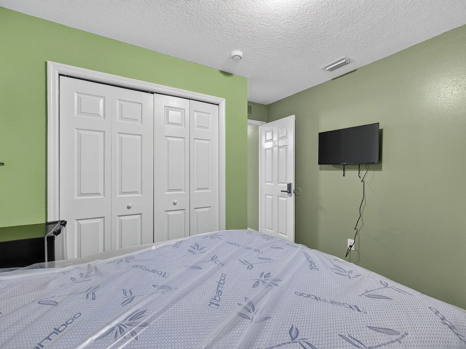 4 bed, 4.0 bath, 100 sqft, $862 — Photo 4