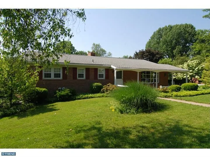 748 Acacia Ave photo 1