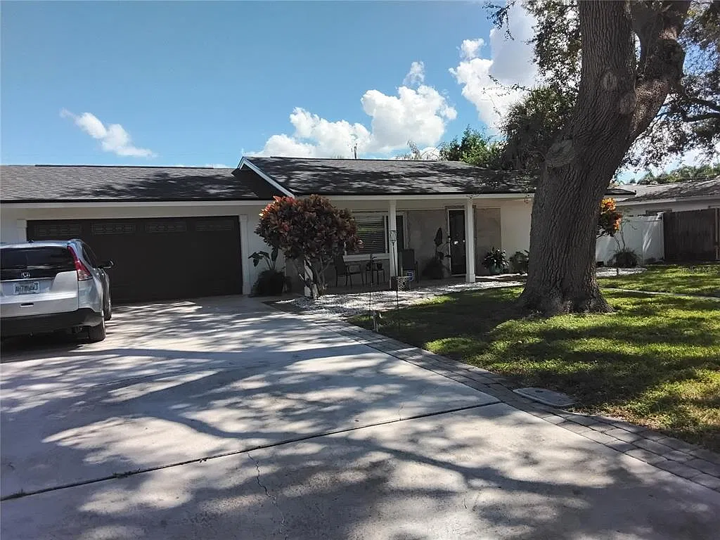 3 bed, 2.0 bath, 1519 sqft, $4,250 — Photo 3