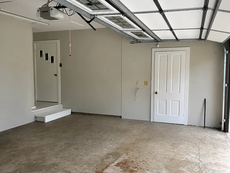 501 W Franklin St — Photo 22