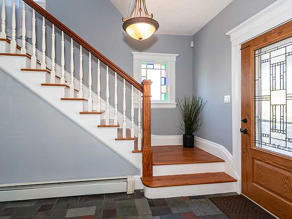 4th image of 250 Garden St