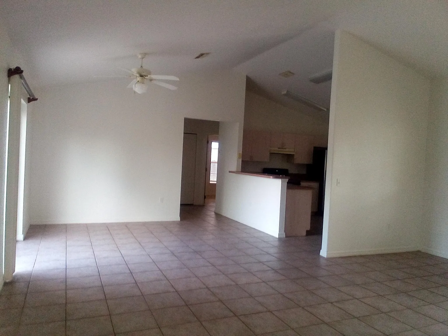 3 bed, 1323 sqft, $2,000 — Photo 3