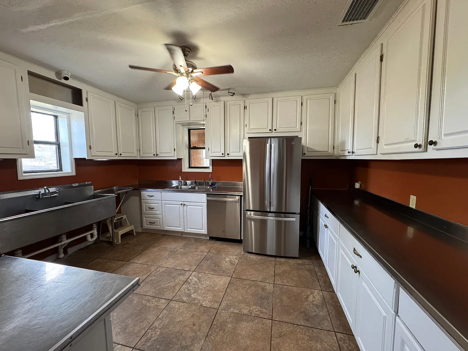 6 bed, 2952 sqft, $2,495 — Photo 3