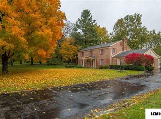 11 Forest Hills Dr, Lincoln, IL 62656