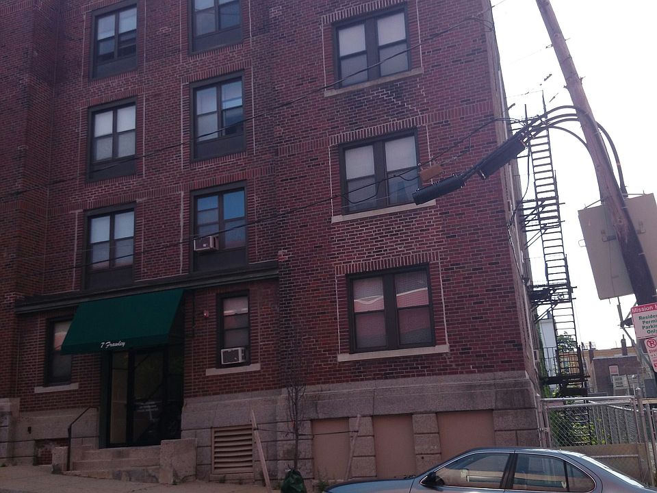 2nd image of 7 Frawley St