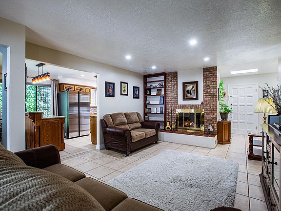 3rd image of 6930 Arvilla Pl NE