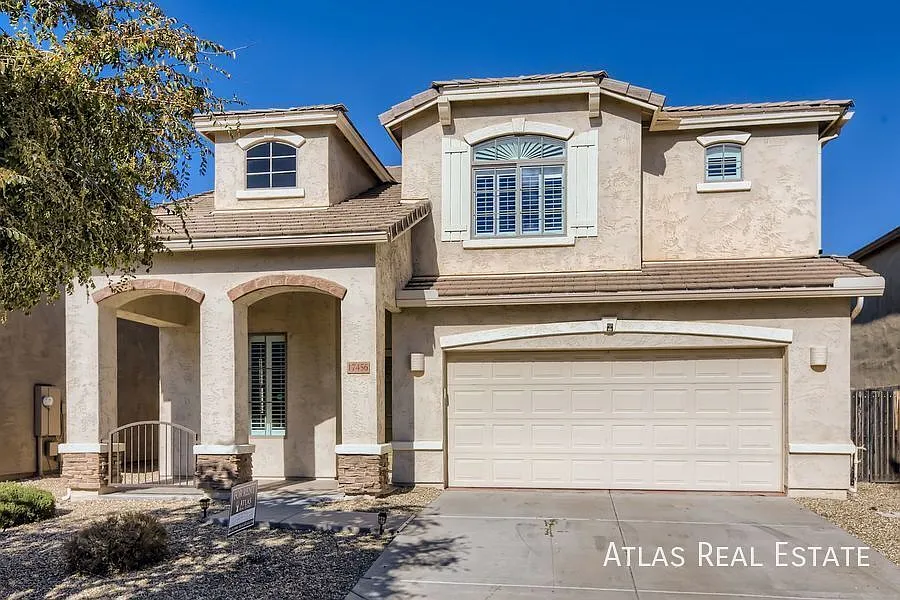4 Bedroom, 2 1/2 Bath- With A Pool! 2 Weeks Free Rent If Moved In By 8/31 Or Doggie Door Installe... — Photo 2