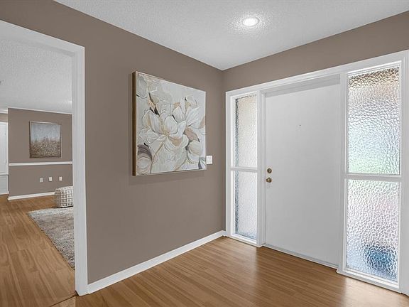 3rd image of 606 Iris St