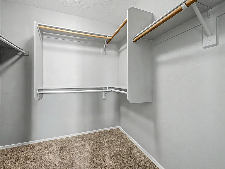 143 N Danyell Ct — Photo 16