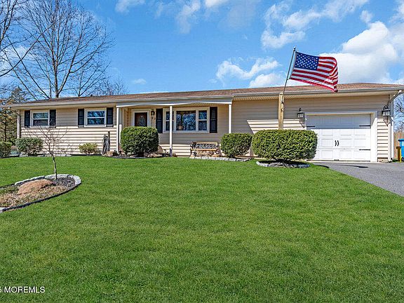 3rd image of 33 Dogwood Drive