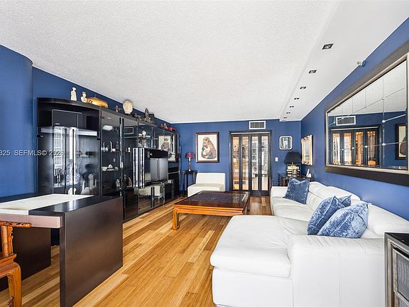 4th image of 1717 N Bayshore Dr #A-3042