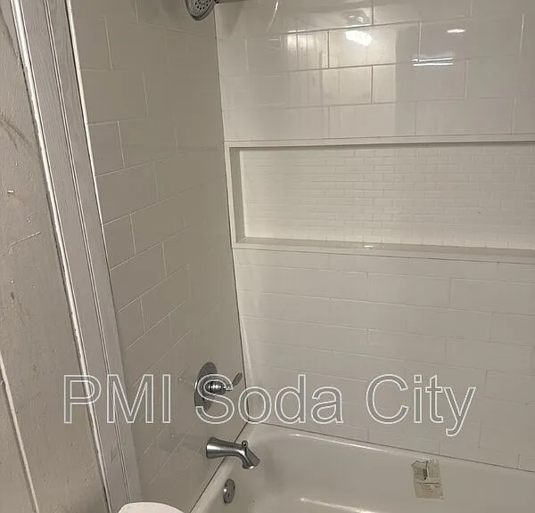 211 E Brooks St #E — Photo 15