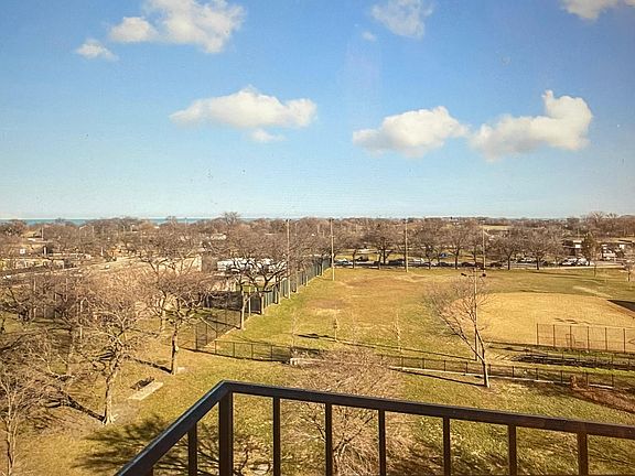 4th image of 4522 N Clarendon Ave #601